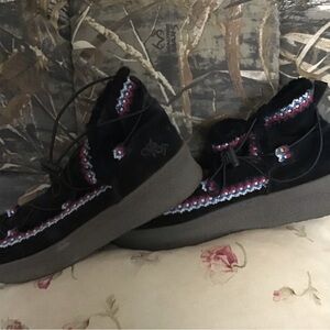 Otot black suede faux fur l8ned ankle booties, great rubber wedge so,e sz 10